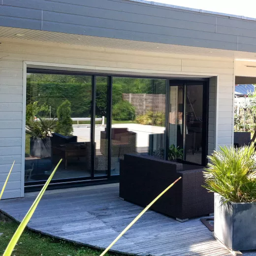 Fenetre baie coulissant simple alu Lena Tri rail   Noir Bplast couv e1606213598957 1
