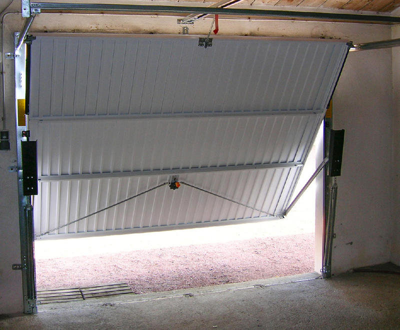 Portes de garage basculantes • B'PLAST - Menuiseries PVC & Alu
