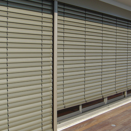 https://www.bplast.fr/wp-content/uploads/2019/08/Stores_extérieur_Brise_soleil_orientabe_BSO_Bplast_couv-e1606208189599-1.png