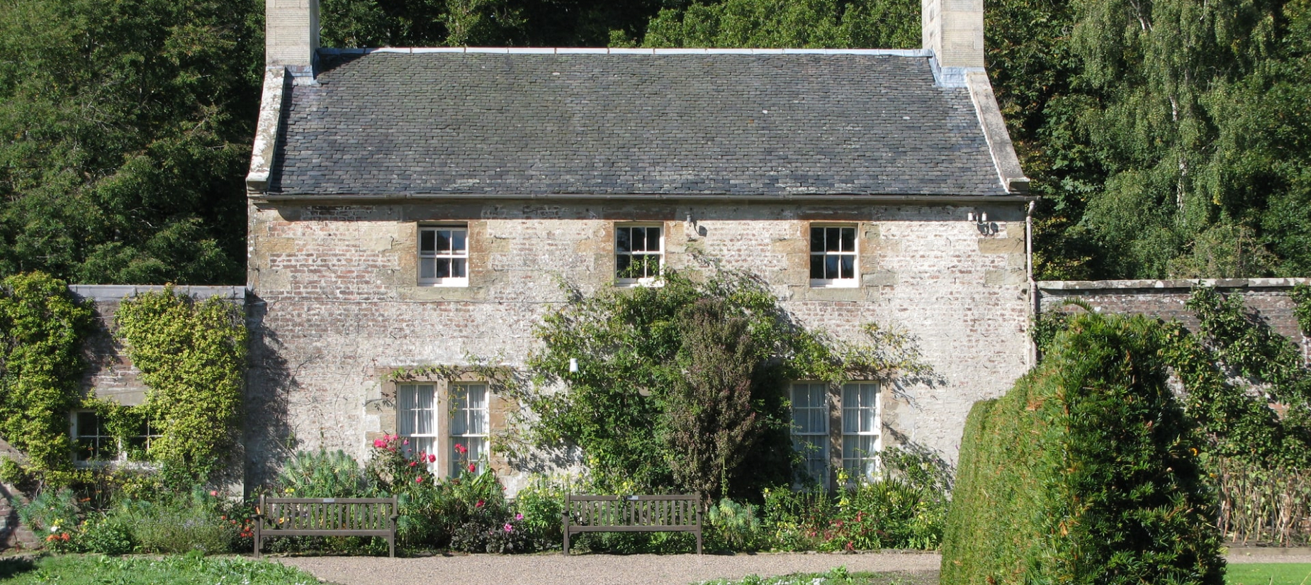 porte maison en pierres